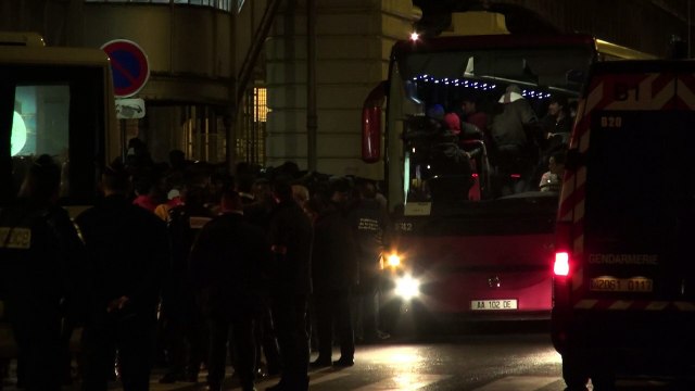 Evacuation d'un campement de migrants dans le nord de Paris