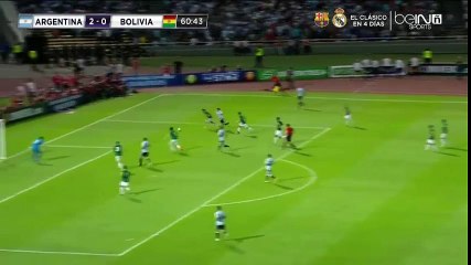 messi having fun with the boli players