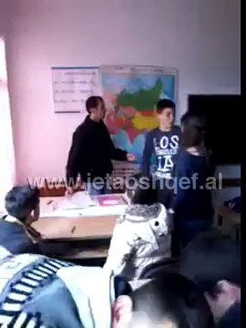 Shikoni sa vuan një mësues me nxënësit e klasës së shtatë