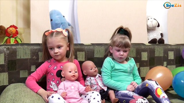 Куклы Беби Борн. Ярослава и Ника лопают воздушные шарики. Видео для детей. Tiki Taki Kids