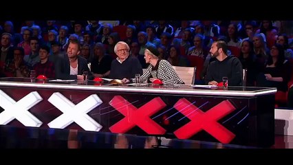 Les juges l'ont buzzée mais vont immédiatement le regretter à la fin de ce numéro à couper le souffle