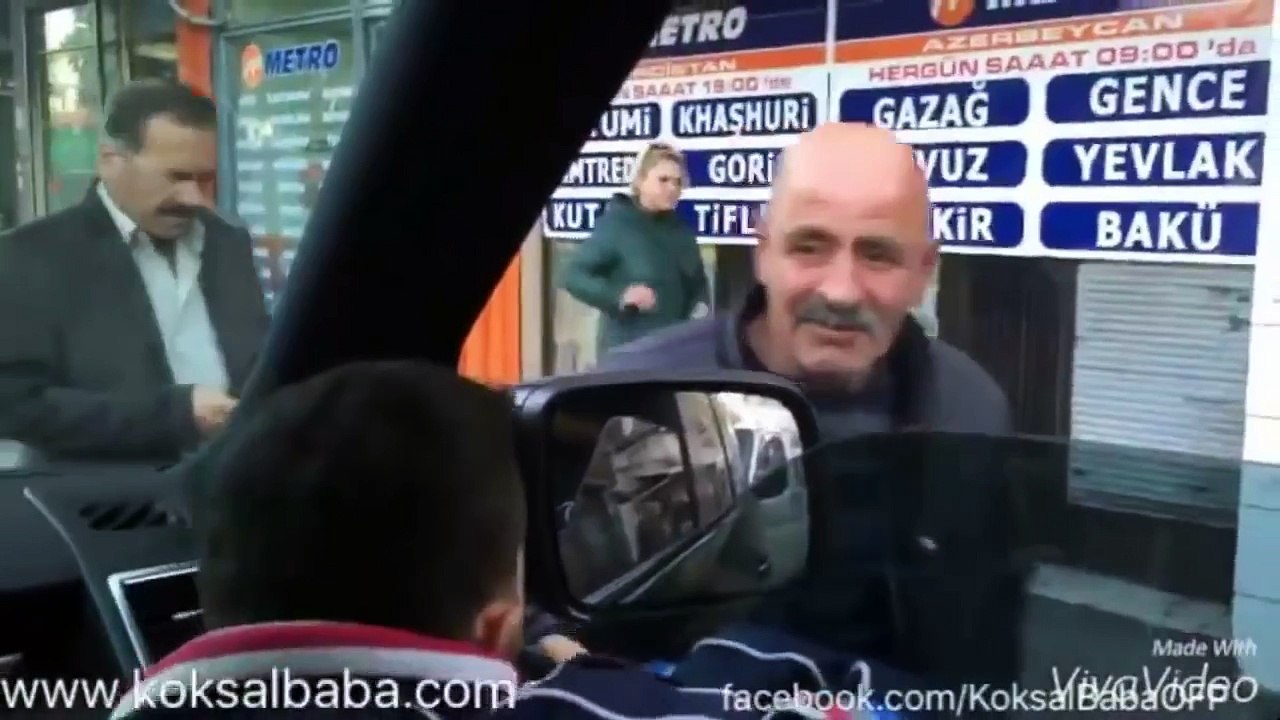 Köksal baba rıçıtı görüyor arabadan fırlayıp saldırıyor