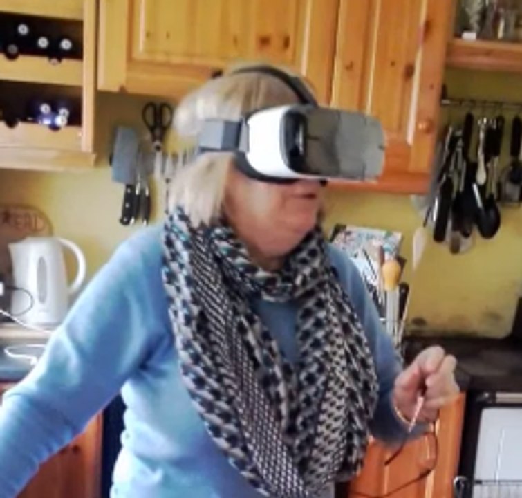 Hilarious Irish Mammy Tries Virtual Reality for the First Time