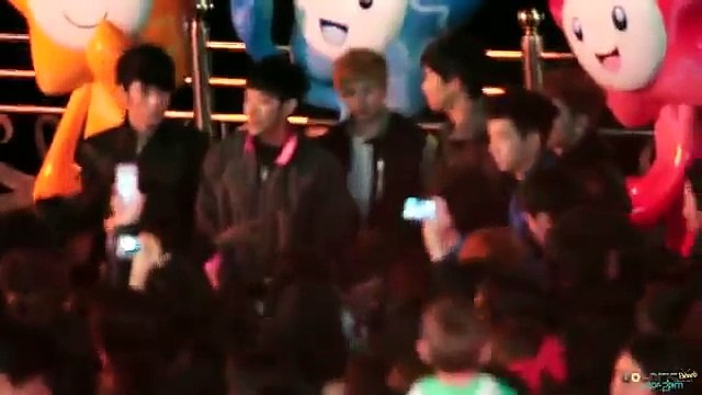 [Fancam] 100425 2PM - Entertainment Weekly Guerrilla Date Filming