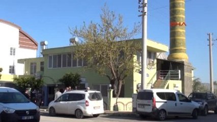 Video herunterladen: Antalya Cami Avlusunda Namazı Beklerken Kalp Krizinden Öldü