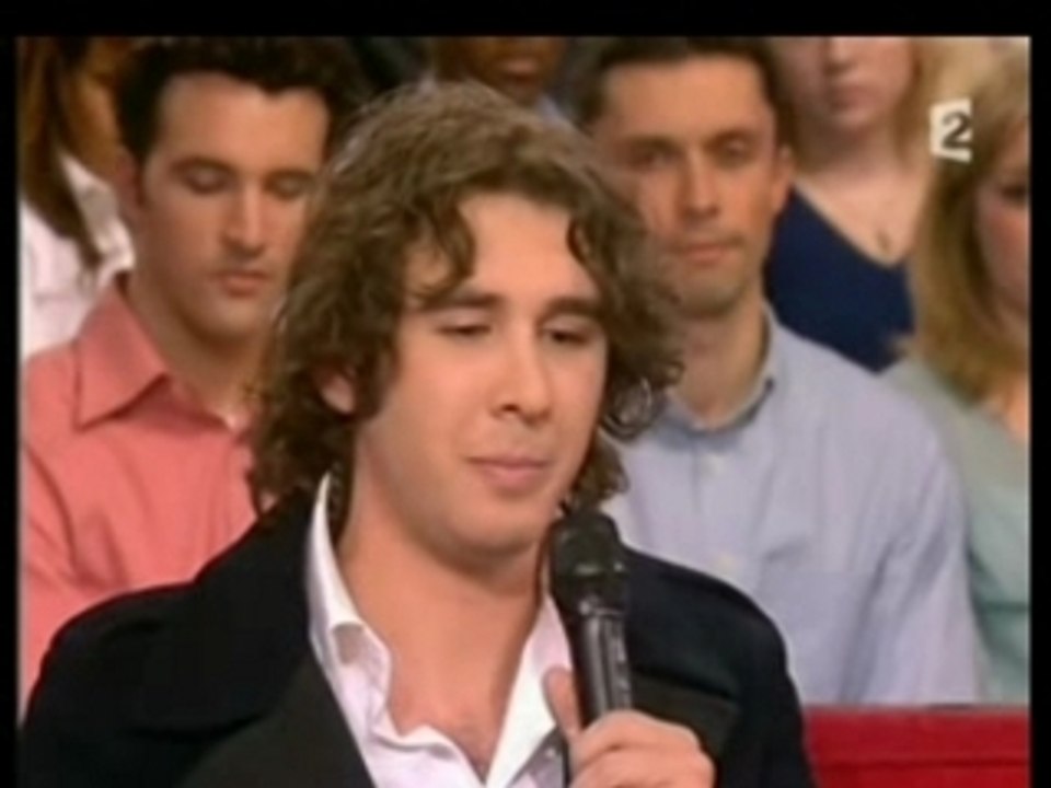 Josh Groban dans Vivement Dimanche