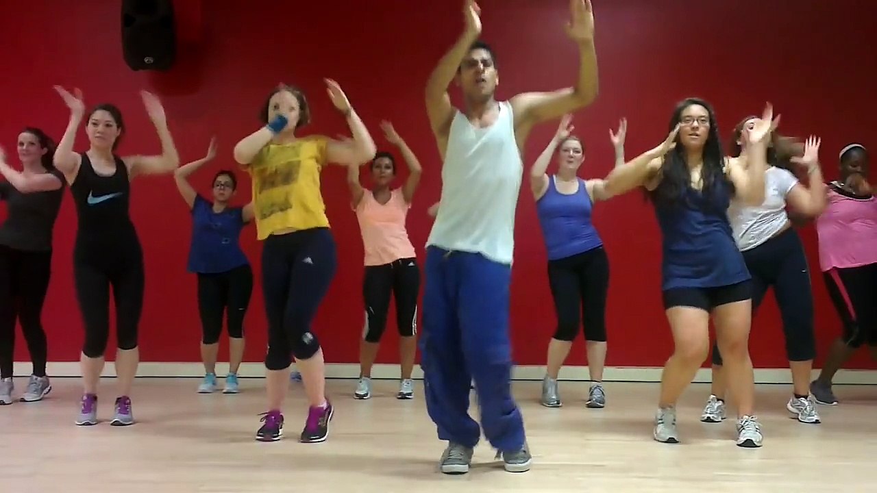 Chammak Challo - Bollywood Zumba with Nilesh