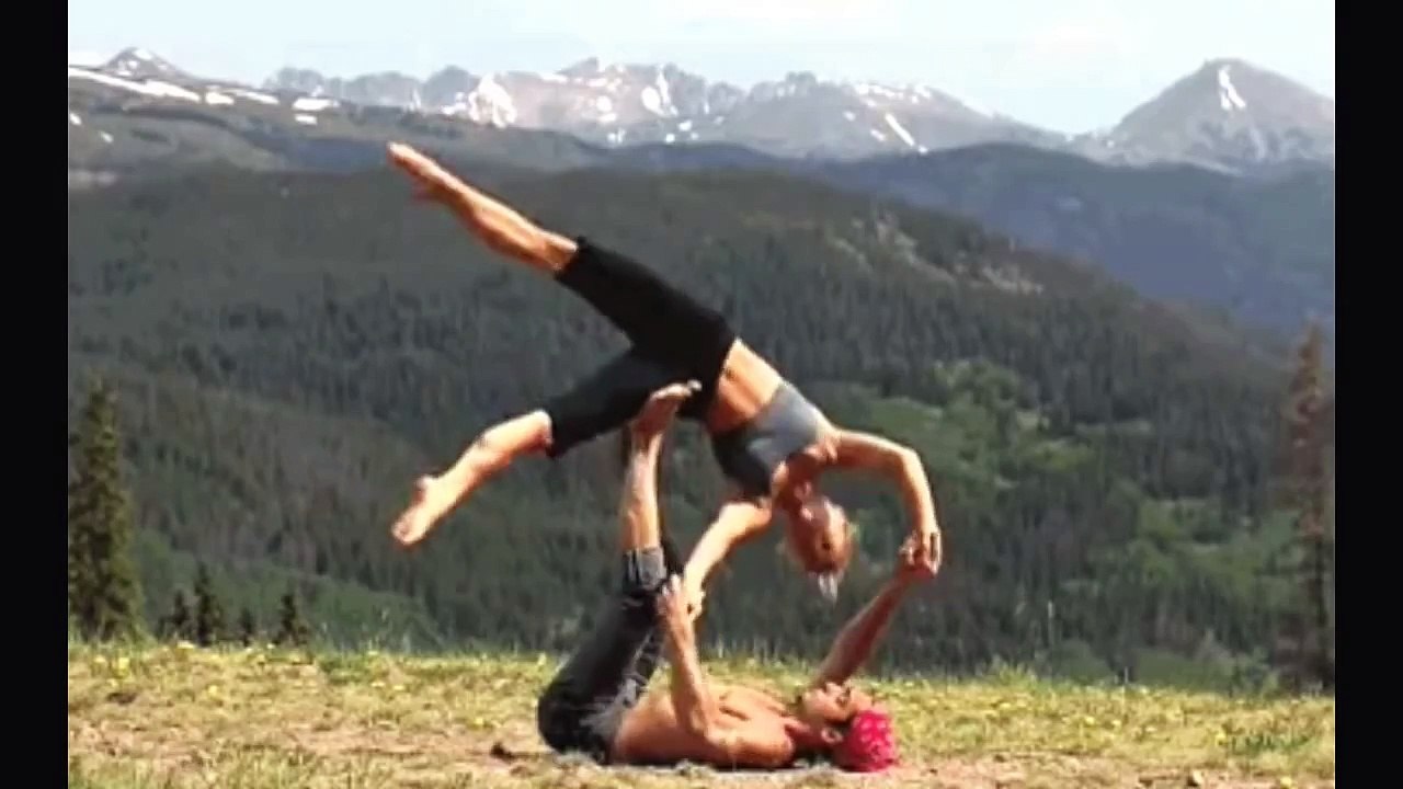 whatsapp very funny videos 2016 | Woman reacts scary snowman pranks @whatsapp #whatsapp