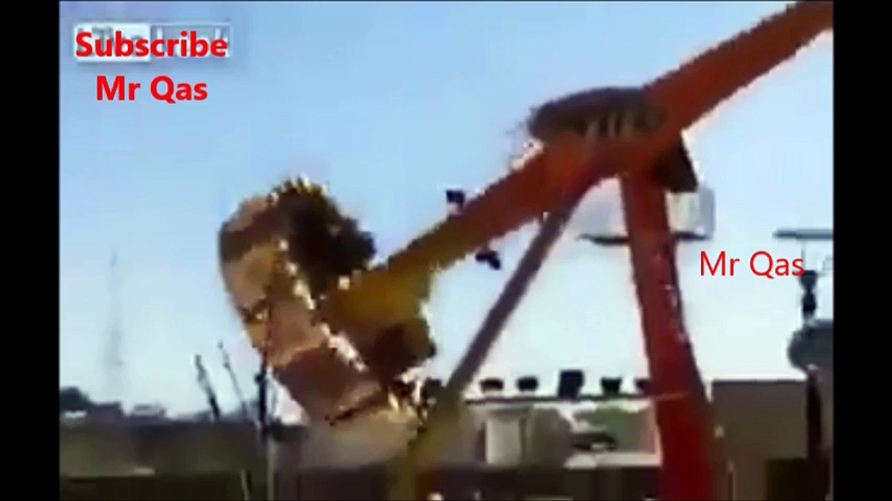 Girl fell of discovery ride in karachi.