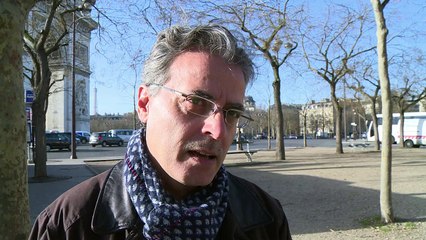 Bus-expo: un Syrien expose sa vision du monde sur un bus