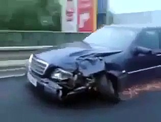 Yolda Kalmamak İçin Bir Mercedes in Olması Şart