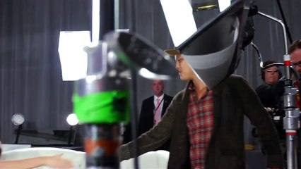 Miranda Kerr gets flirty with Bruno Mars