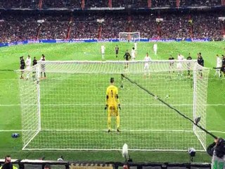 Zap Foot du 29 mars_ l'impressionnant slalom de Benzema, la drôle de danse de Ronaldo, seulement averti après un tacle assassin etc.