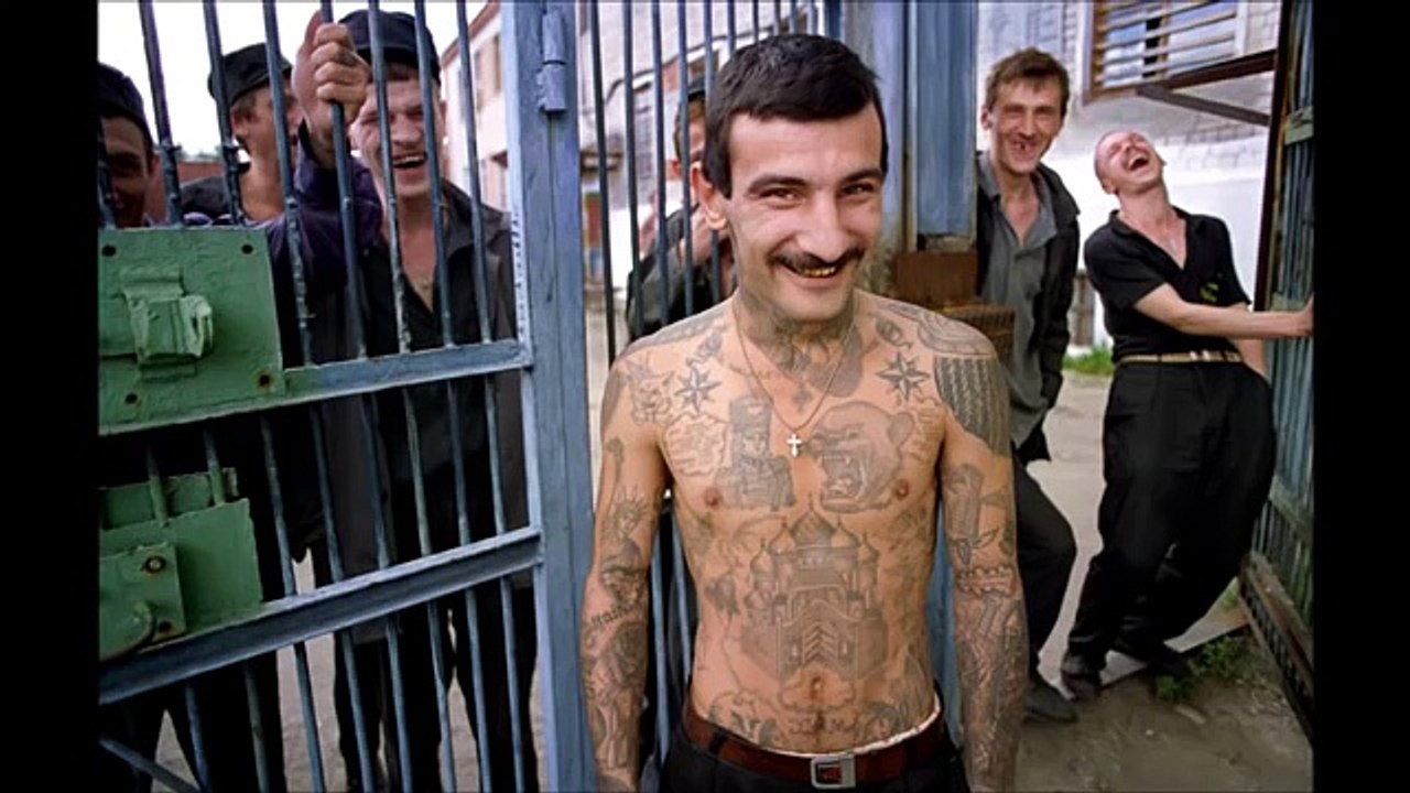 Как петухи на зоне мстят тем кто их опустил