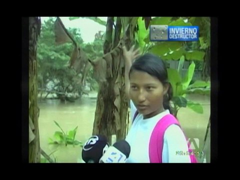 Esmeraldas: decenas de casas inundadas tras desbordamiento de río