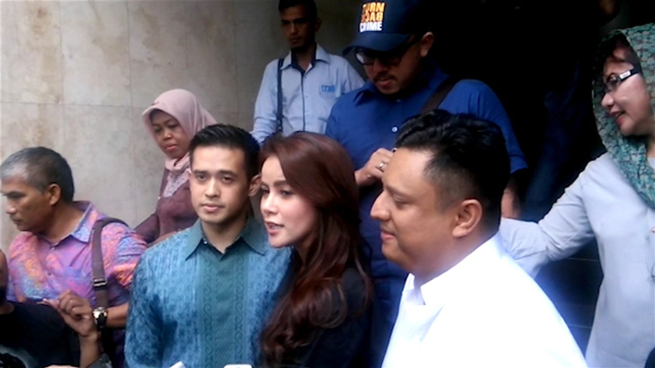 Dituding Tidak Pakai Bra, Olla Ramlan Sambangi Polda Metro Jaya