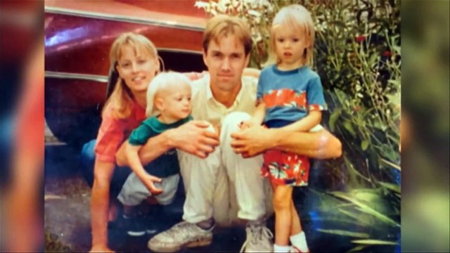 Nous Avons Tous Rigolé Quand On Nous A Dit Que Quelqu'Un Vivait Ici. Puis, Il A Ouvert La Porte. Ce Qu'Il Y A Dedans?