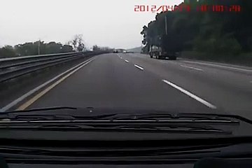 Lastiği Patlayan Kamyonun Sonu Yok Böyle Bir Şey