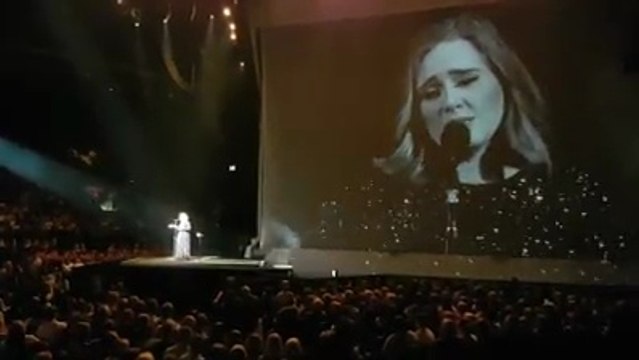 English singer Adele pays tribute to victims of Lahore blast during concert