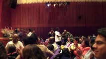 Obsequio a Angela Davis de parte de las mujeres afrocolombianas - Teatro Ecci, Bogotá 13sep10
