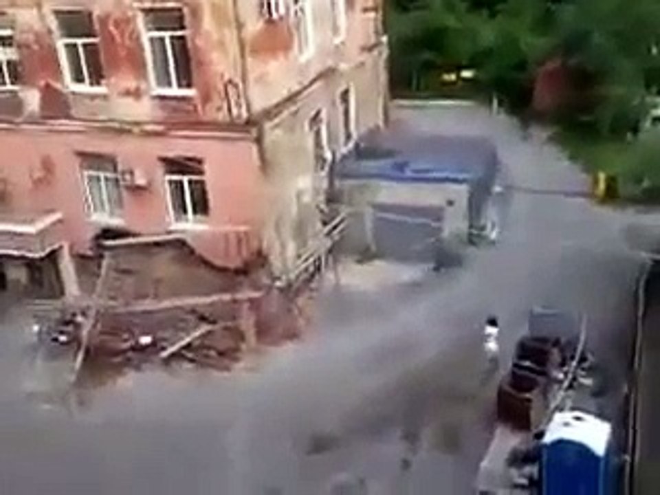 неожиданное обрушение здания