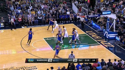 Stephen Curry prend le rebond et dégaine à trois-points