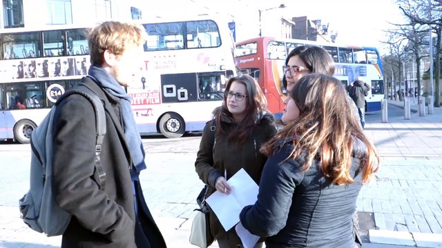 English outside the classroom Manchester, Piccadilly Gardens