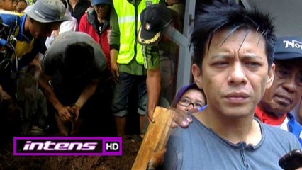 Ariel Turun Langsung di Pemakaman Ayahanda Tercinta - Intens 31 Maret 2016
