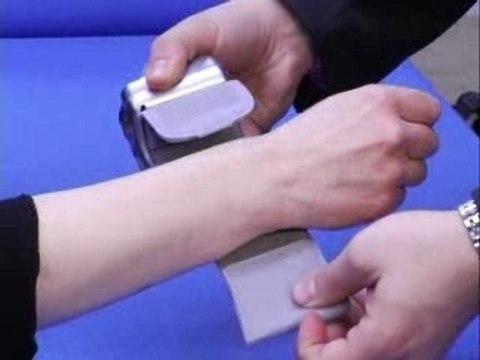 Nmmedical : tensiometres de poignets Omron R6 et AND UB511