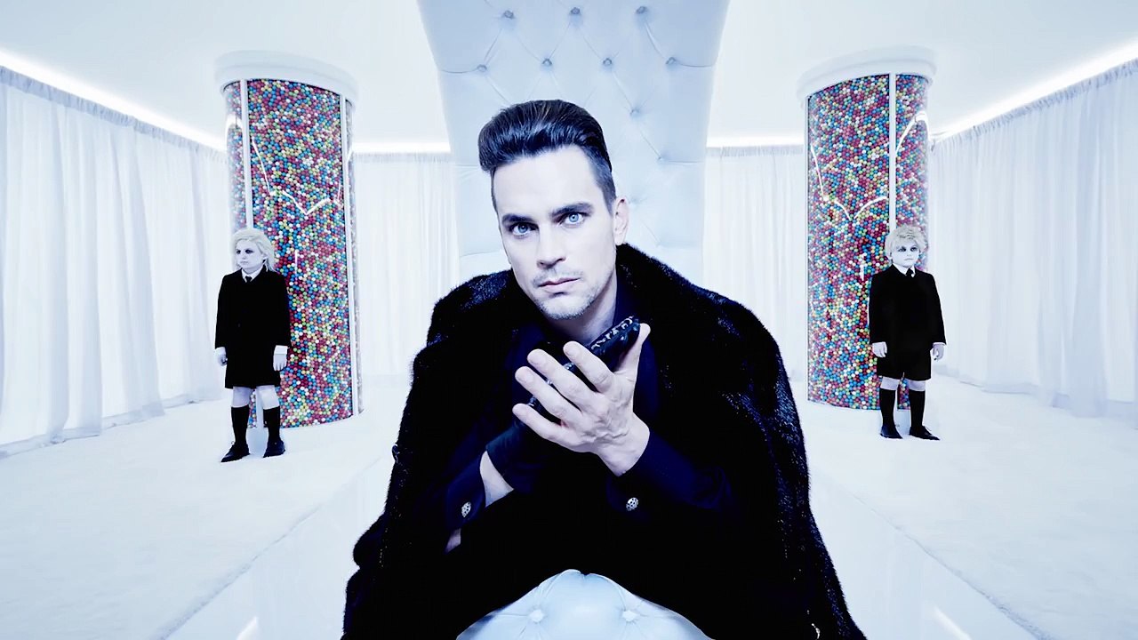 American Horror Story: Hotel Cast Spill On Gaga, Favorite Scenes & Fan Theories!