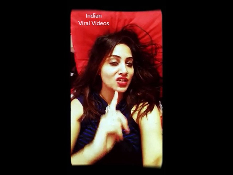 Indian Girl Arshi Khan New Message For Shahid Afridi Retirement