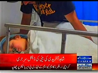 Shahid Afridi With His Daughter In Operating Theater At Hospital
