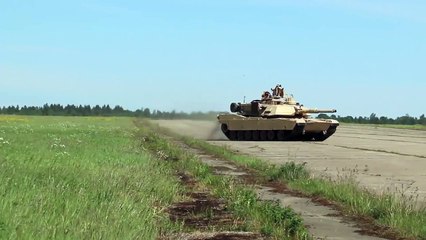 Descargar video: M1 Abrams Tanks Battle Maneuvers