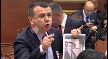 Seanca sot - Opozita bllokon sërish foltoren e Kuvendit, Ruçi: Puç