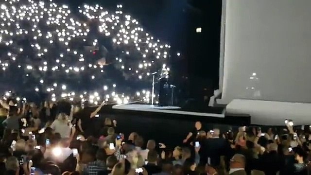 Singer Adele Pays Tribute to Lahore Blast Victims