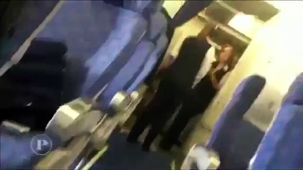 بالفيديو..كيف التقط الأيرلندي السيلفي مع خاطف الطائرة؟