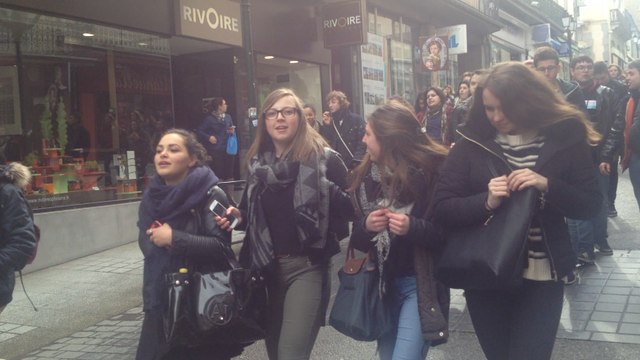 Les lycéens manifestent dans la ville