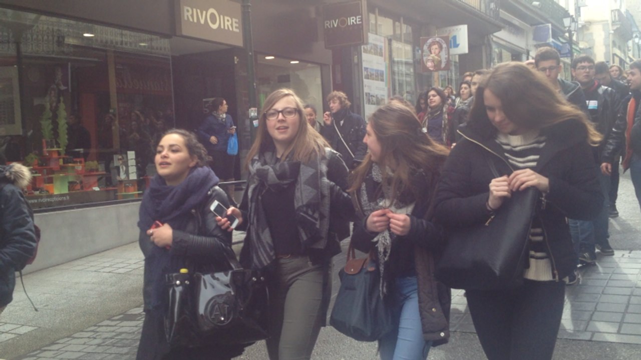 Les lycéens manifestent dans la ville