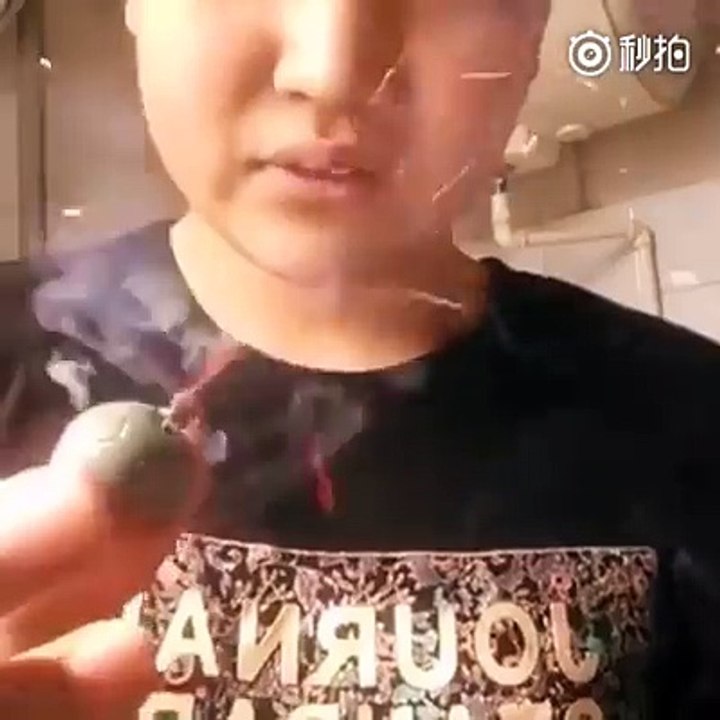 Geblek Banget! Petasan Kok Ditaruh di Mulut!