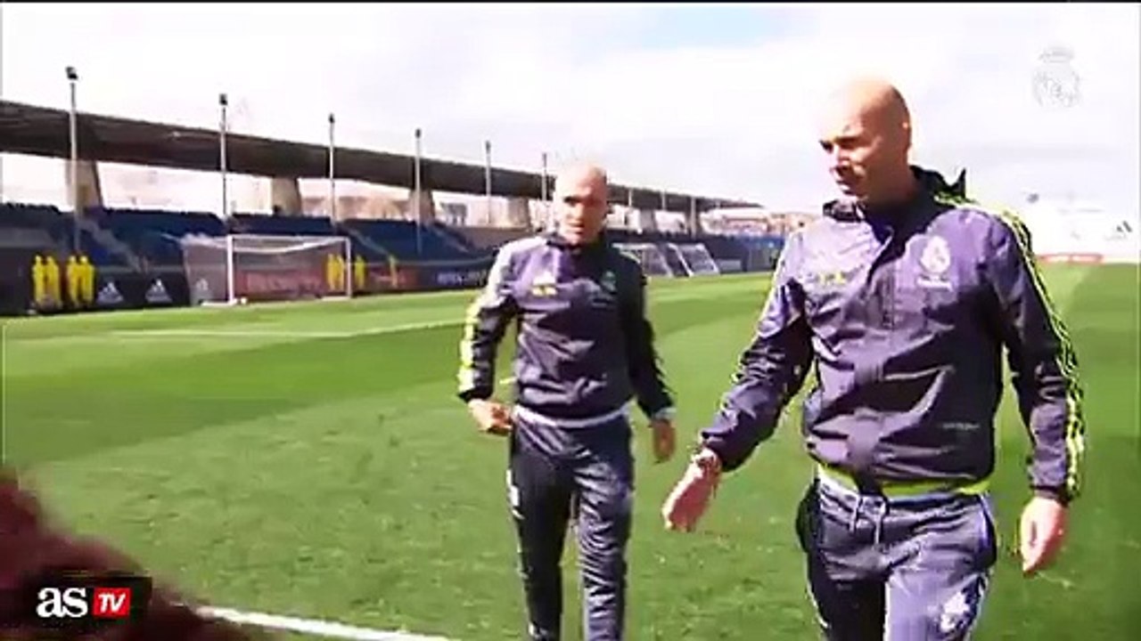 Real Madrid training: Raul Gonzales Blanco visit players