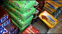 Cet homme a trouvé 1000€ de bonbons et friandises neufs dans