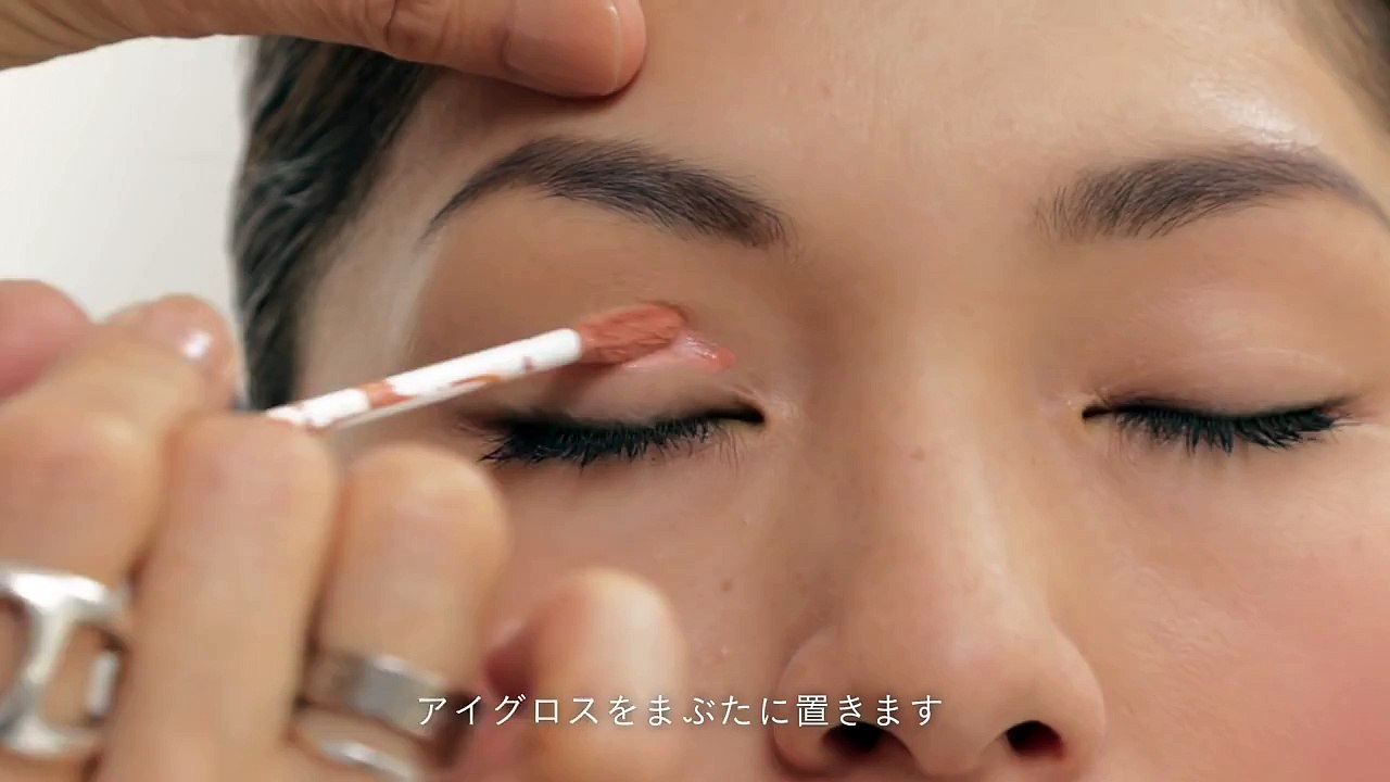 THREE 　アイメイクチュートリアル（ウイスパーグロスフォーアイ）