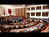Report TV - Mandati Leskajt në Kushtetuese Opozita bllokon sërish Kuvendin