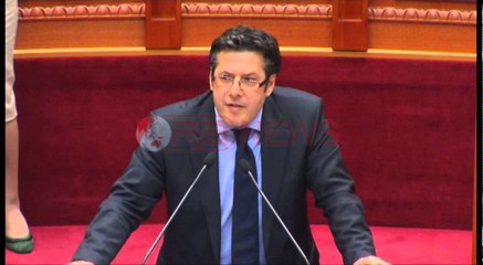 Vetëdorëzimi i Leskajt nuk zbraps PD, bllokon sërish foltoren e Kuvendit- Ora News