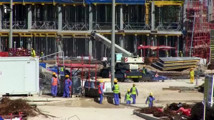 Download Video: Mondial 2022 au Qatar: Des travailleurs migrants victimes de travail forcé