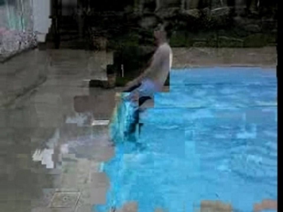 simon luigi alo a la piscine