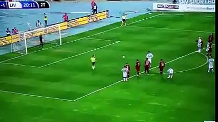 Jogador marca golo e parte "Placa de Publicidade" na momento de festejo