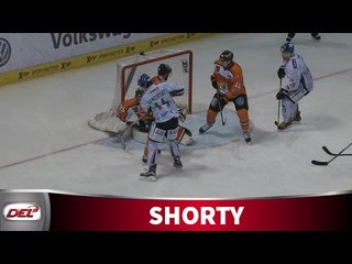 Wie beim Fußball: Flanke, Schuss, Tor