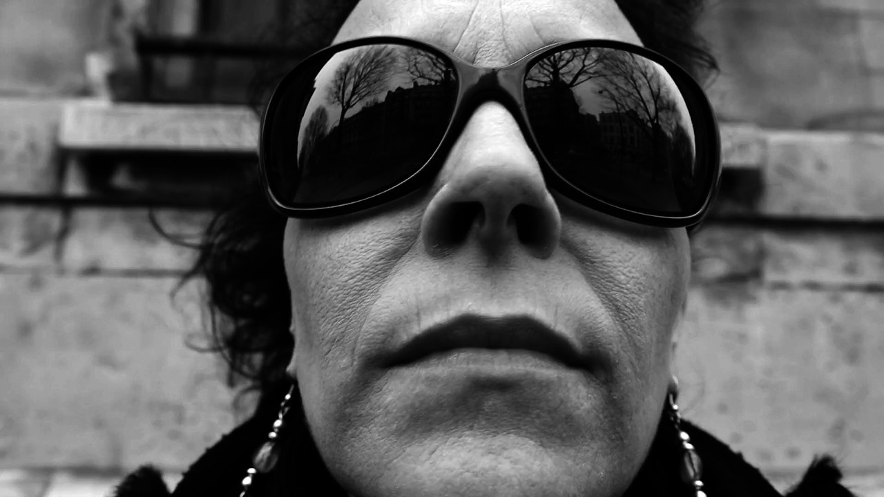 La Femme Invisible (court 2'20)