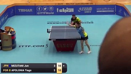Tennis de table : le point de fou entre Jun Mizutani et Tiago Apolonia